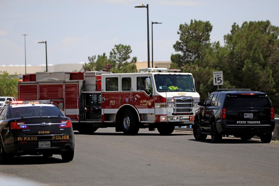 Střelba v USA zasáhla nákupní středisko Walmart v El Pasu (3. 8. 2019)