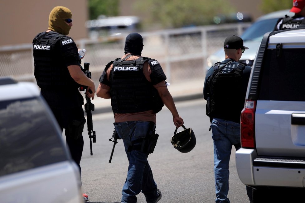 Střelba v USA zasáhla nákupní středisko Walmart v El Pasu (3. 8. 2019)