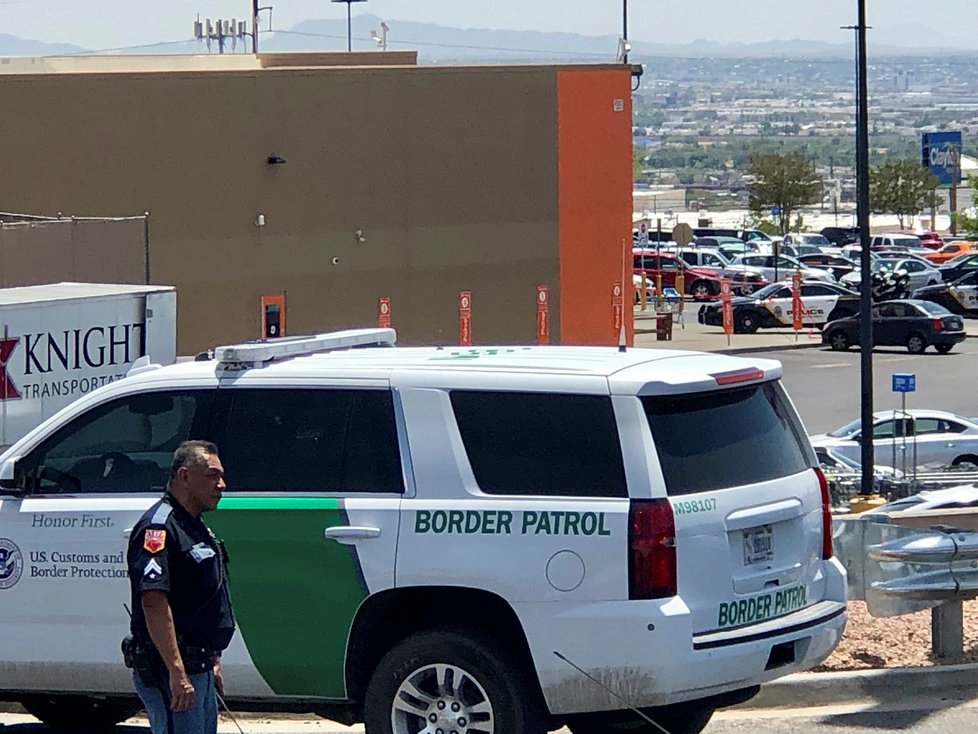 Střelba v USA zasáhla nákupní středisko Walmart v El Pasu (3. 8. 2019)