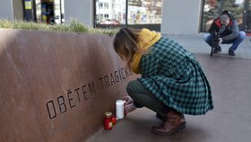 Desítky lidí si připomněly 24. února 2020 v Uherském Brodě na Uherskohradišťsku tragickou střelbu, při níž vrah před pěti lety usmrtil v restauraci Družba osm lidí a pak i sebe.