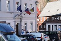 V bytě střelce z Chřibské před půl rokem zemřel kamarád! Řešila to policie