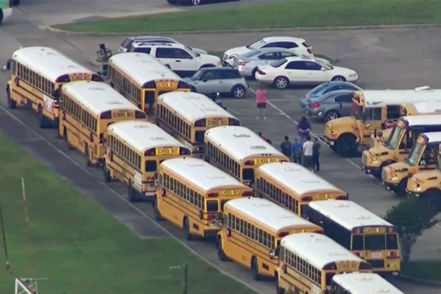 Střelba na texaské střední škole, osm lidí zemřelo
