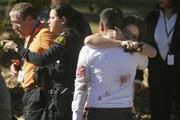 Kalifornský masakr vyšetřuje FBI jako terorismus. ISIS za tím prý není