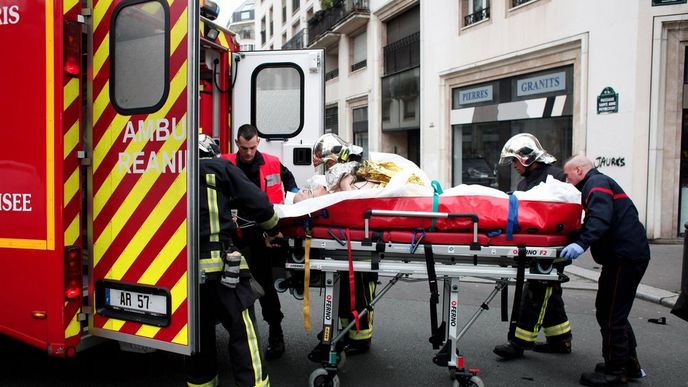 Střelba v týdeníku Charlie Hebdo si vyžádala několik mrtvých (7. ledna 2014)