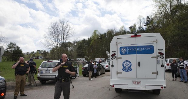 Střelec vyvraždil sedmičlennou rodinu včetně dětí! Policisté po něm pátrají