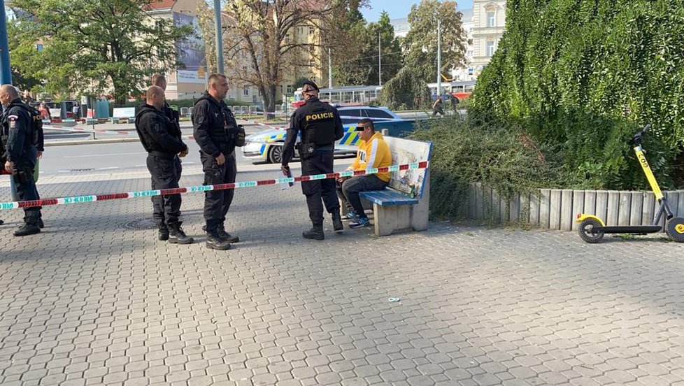 Policie po střelbě na metru Vysočanská zadržela jednoho pachatele.