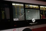 V Praze někdo střílel po tramvaji a autobusu. (5. 1. 2022)