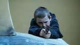 Žák do školy v Praze přinesl pistoli: Zbiju tě, jestli to řekneš, hrozil spolužákovi