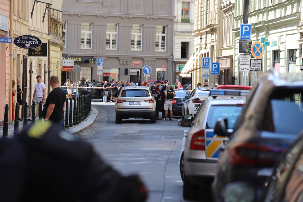 Kriminalisté dopadli nebezpečného střelce, který střílel na úřadu práce na Vinohradech