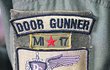 Znak palubních střelců na Jarmilině uniformě.