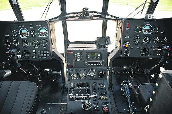 Pohled do pilotní kabiny letounu Mi-171Š