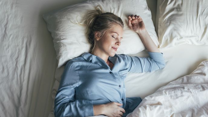 Zdravý spánkový režim je jednou z věcí, která vás zbaví stresu.