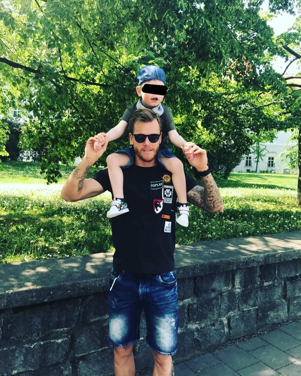 Fotbalista Marek Střeštík se každodenně láskyplně věnuje prvorozenému synovi Tobiasovi