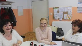 Zleva: Václava Procházková, Ludmila Kondelíková, sestřička Petra