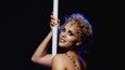 Elizabeth Berkley v Showgirls