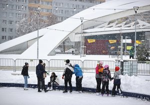 V provozu je i kluziště v Parku Přátelství u metra Střížkov.