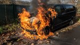 Plamenné inferno zaměstnalo pražské hasiče: Na Střížkově hořela dodávka