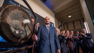 Lidé chtěli čtrnáctkrát více akcií, než CSG nabídla. Skupina překonala ČEZ a je nejhodnotnější českou firmou Lidé chtěli čtrnáctkrát více akcií, než CSG nabídla. Skupina překonala ČEZ a je nejhodnotnější českou firmou