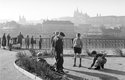 Kuličky v Praze u Rudolfina v 50. letech minulého století