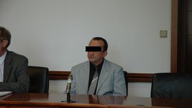Strojvedoucí Zdeněk J. v soudní síni během přelíčení