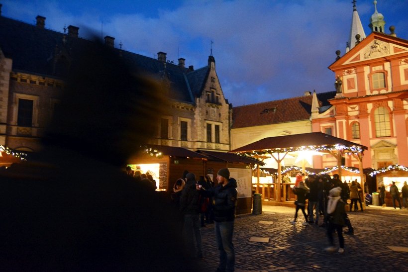 Takhle vypadá vánoční strom na Pražském hradě