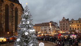 Takový vánoční strom měla Plzeň v minulosti.