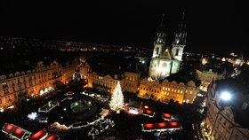 Rozsvícený vánoční strom na Staroměstském náměstí