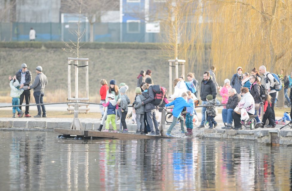 O víkendu bude v Česku tepleji než u moře