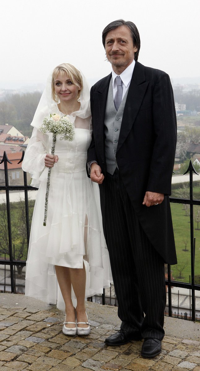 Otec Aničky Martin Stropnický se oženil s Veronikou Žilkovou.