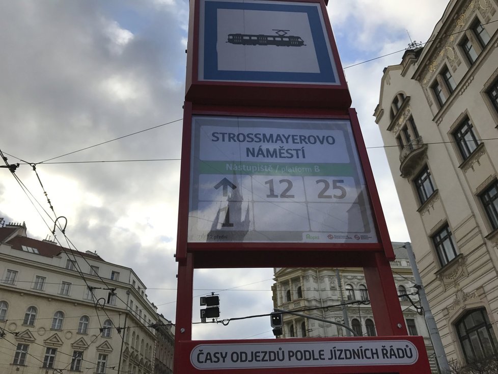 Mezi Strossmayerovým náměstím a Vltavskou nebudou téměř měsíc jezdit tramvaje.