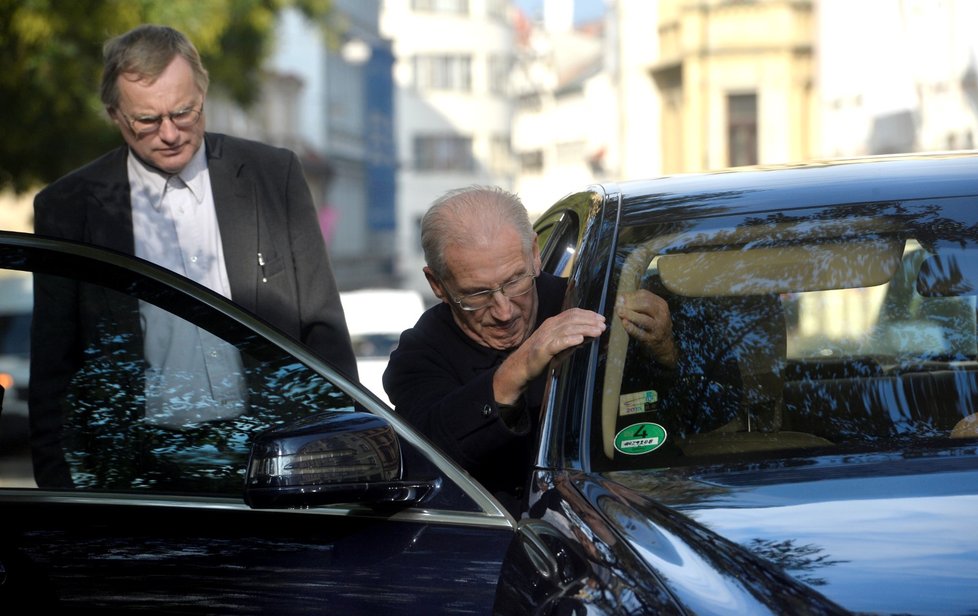 Někdejší komunistický premiér a papaláš Lubomír Štrougal