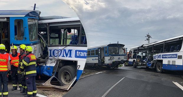 Děsivá srážka autobusu s vlakem u Struhařova: Jeli jsme a najednou přišel náraz, popsal cestující