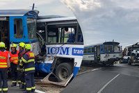 Děsivá srážka autobusu s vlakem u Struhařova: Jeli jsme a najednou přišel náraz, popsal cestující