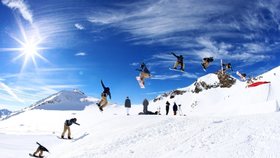 Trénink snowboardisty v rakouském Stubai