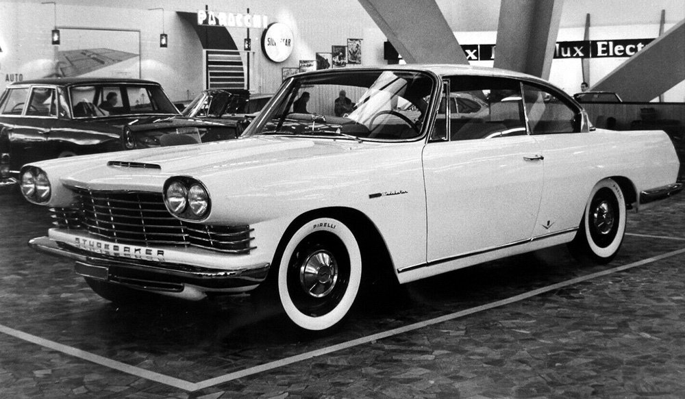 Italský dovozce vozů Studebaker vystavil v roce 1960 na turínském autosalonu koncept Larku podle Lombardiho návrhu.