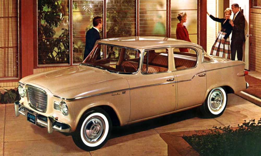 Čtyřdveřový sedan Studebaker Lark z roku 1960 měl panoramatické zadní okno.