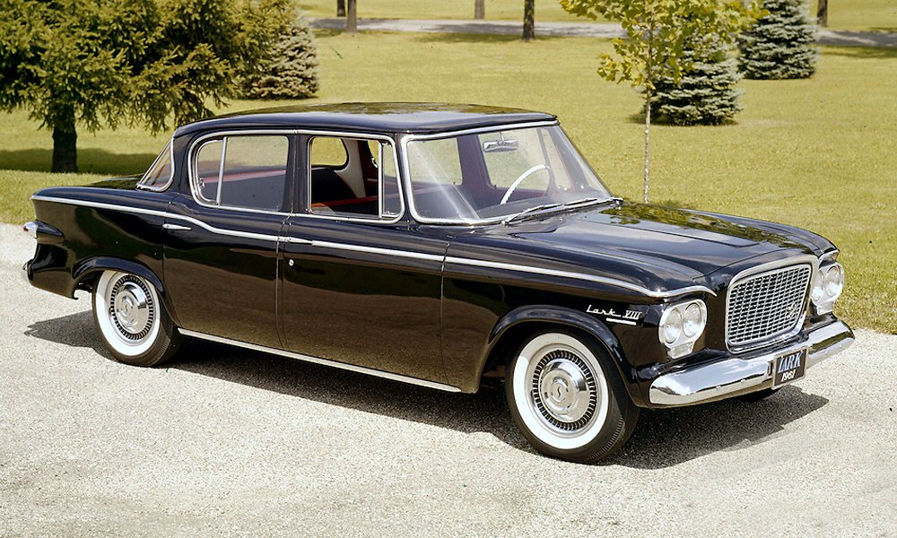 Pro modelový rok 1961 připravil Studebaker nový čtyřdveřový sedan Cruiser s rozvorem 2 870 mm.
