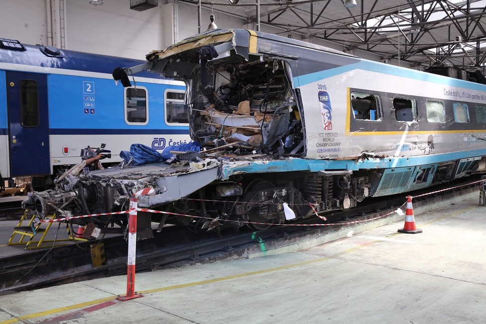 Nabourané pendolino ze Studénky v pražském depu