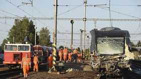 Odklízení nehody ve Studence, kde se srazil vlak s kamionem