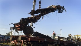 Odklízení nehody ve Studence, kde se srazil vlak s kamionem