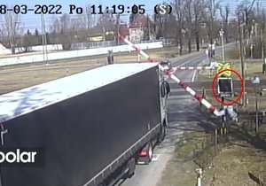 Ruský řidič naštěstí včas dupl na brzdu. Přesto na 15 minut zablokoval provoz na koridoru.
