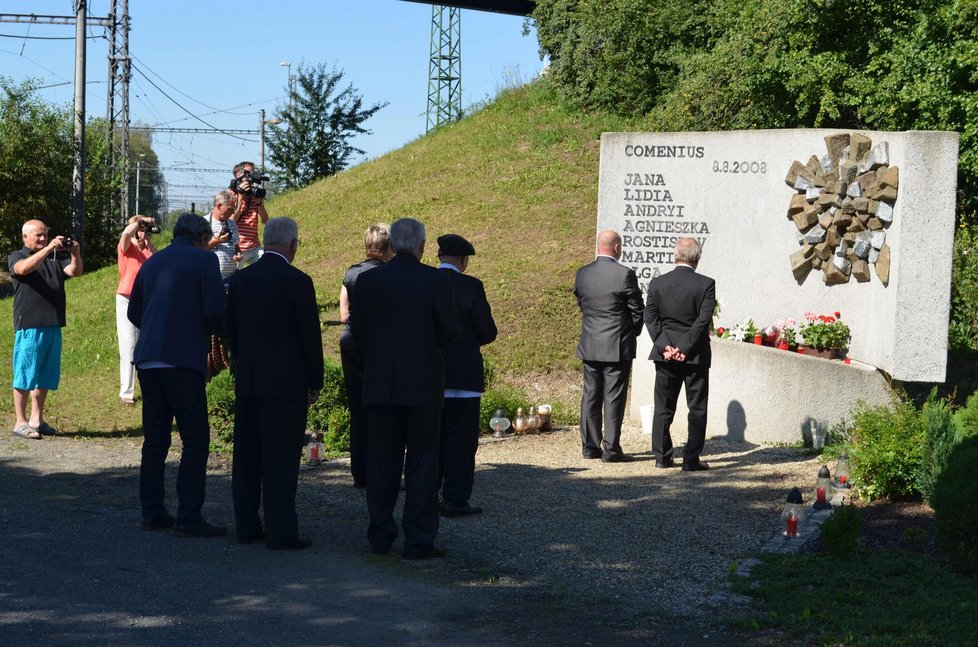 Pietní akt za oběti neštěstí se konal včera na minutu přesně po osmi letech.