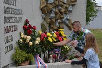 Tragédie ve Studénce: Tereza z vlaku smrti přišla k památníku po 5 letech