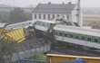 Ve vlaku zahynulo osm lidí.