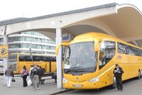 Drogy ve žlutém autobusu: Norové ho propustili! Dva řidiči Student Agency zůstávají ve vazbě
