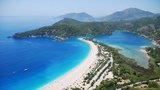 Egejská riviéra nabízí bělostné pláže, průzračné moře i monumentální památky