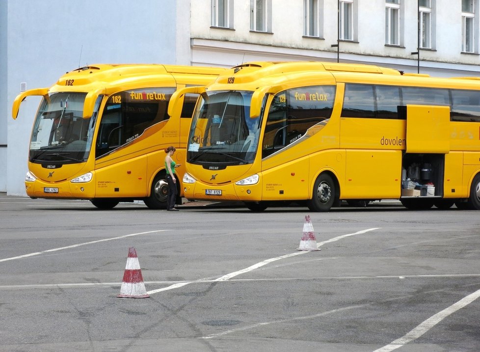 Žluté autobusy Student Agency spadají od roku 2015 pod RegioJet