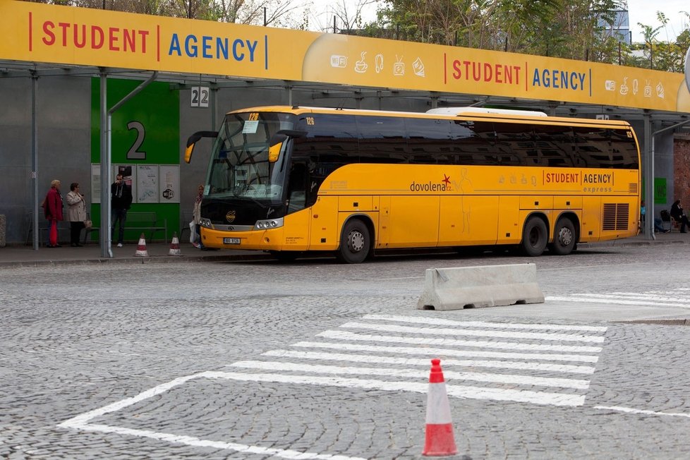 Žluté autobusy Student Agency spadají od roku 2015 pod RegioJet