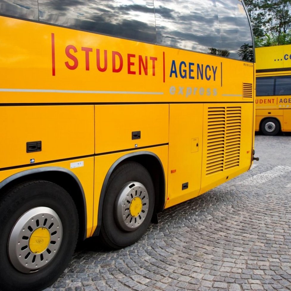 Žluté autobusy Student Agency spadají od roku 2015 pod RegioJet