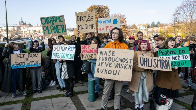Přeložili jsem transparenty stávkujících studentů do lidské řeči